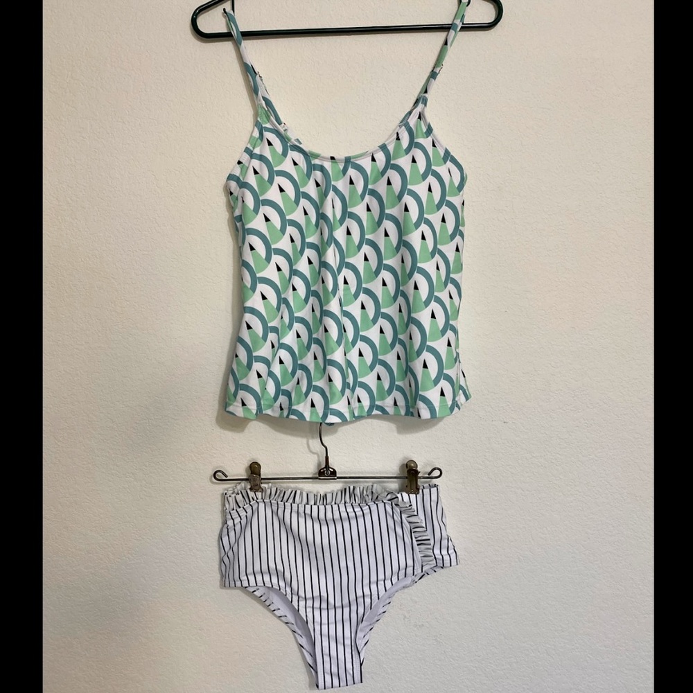 NWOT swing top and ruffle bottom tankini/bikini